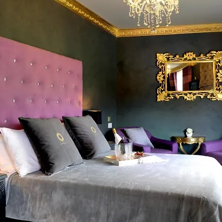 מלון Julina Boutique Living 3*