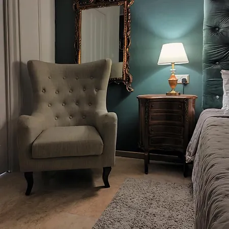 Julina Boutique Living מלון