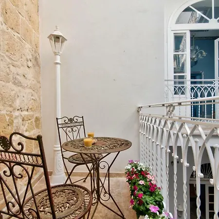 Julina Boutique Living מלון