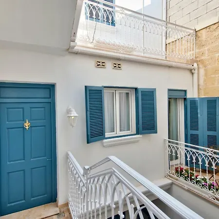 מלון Julina Boutique Living מוסטה