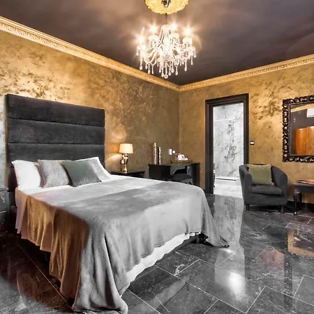 Julina Boutique Living מלון