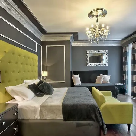 מלון Julina Boutique Living