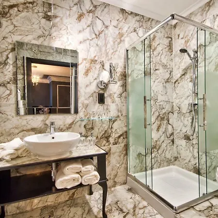 Julina Boutique Living מלון 3*