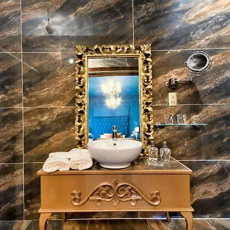 Julina Boutique Living מוסטה