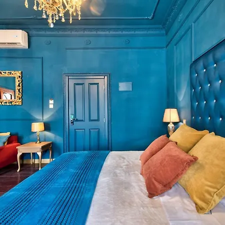 Julina Boutique Living מלון