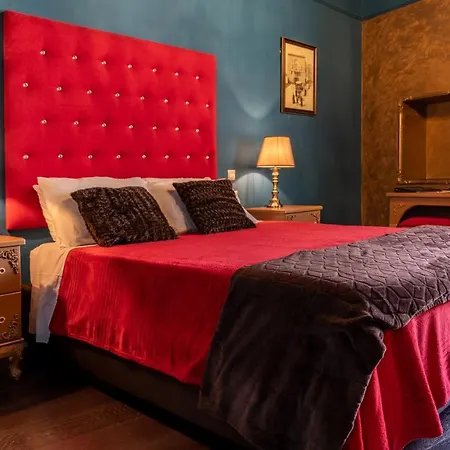 Julina Boutique Living מלון מוסטה