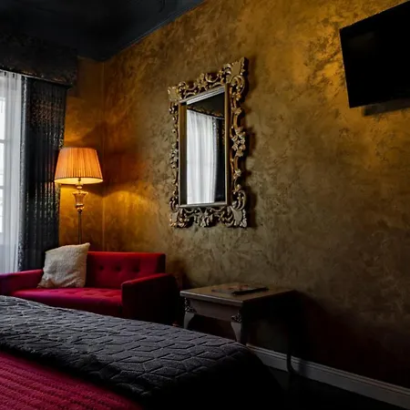 Julina Boutique Living מלון