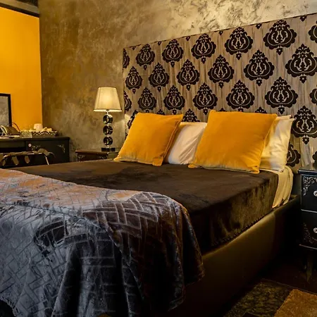 Julina Boutique Living מלון