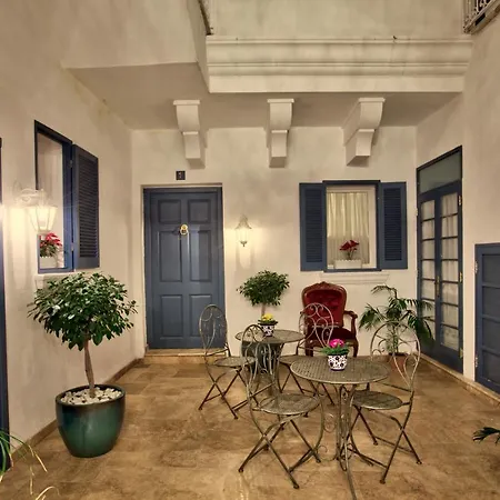 Julina Boutique Living 3* מוסטה