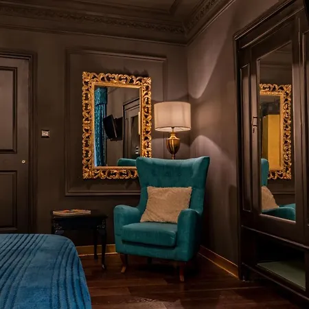 Julina Boutique Living 3* מוסטה