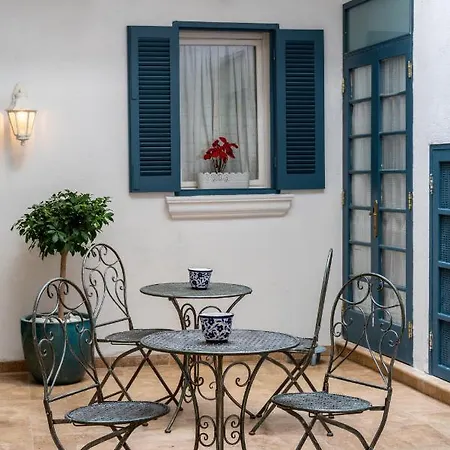 מלון Julina Boutique Living 3*