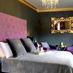 호텔 Julina Boutique Living 3*
