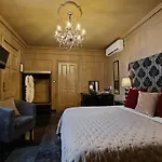 호텔 Julina Boutique Living