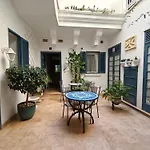 호텔 Julina Boutique Living 3*
