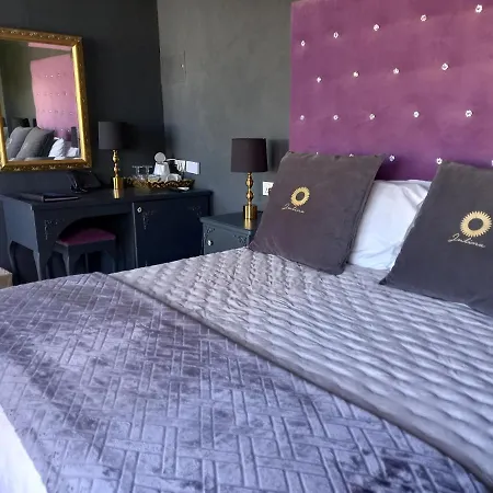 Julina Boutique Living Mosta