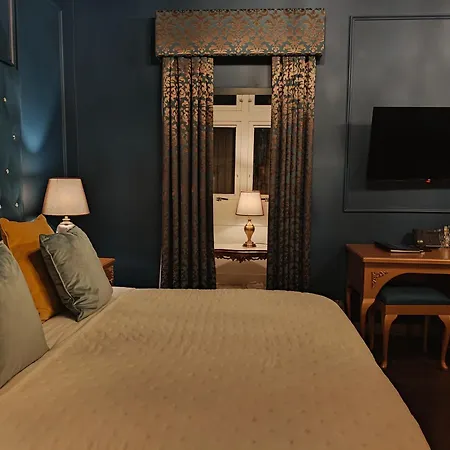 Julina Boutique Living 3* 모스타