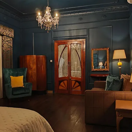 Julina Boutique Living