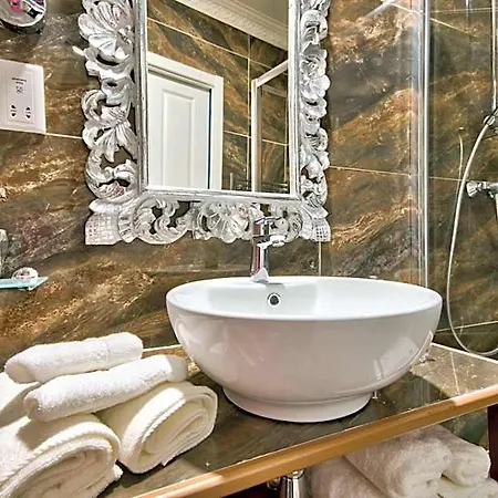 Julina Boutique Living Mosta