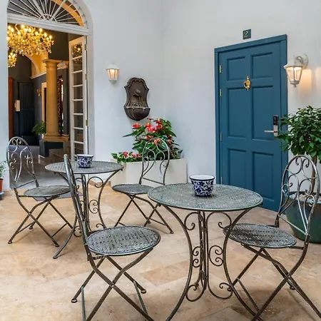 Julina Boutique Living מוסטה