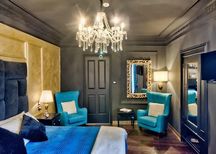 Julina Boutique Living 모스타