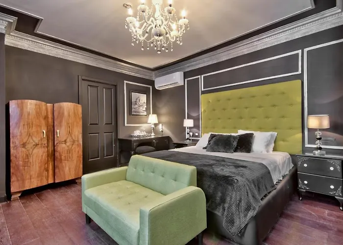 Julina Boutique Living